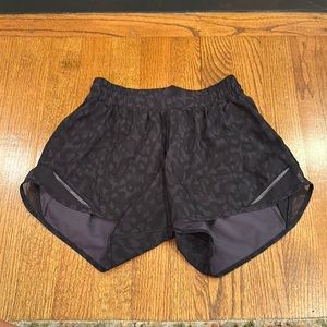 Lululemon hotty hots size 4 in perfect condition!